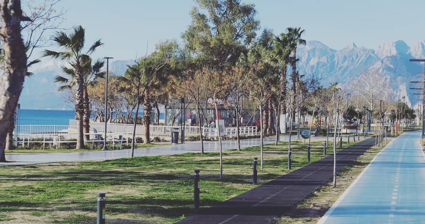 Beach running path with seaside tartan track